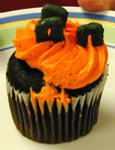 close-up photo of cupcake with daxes on top